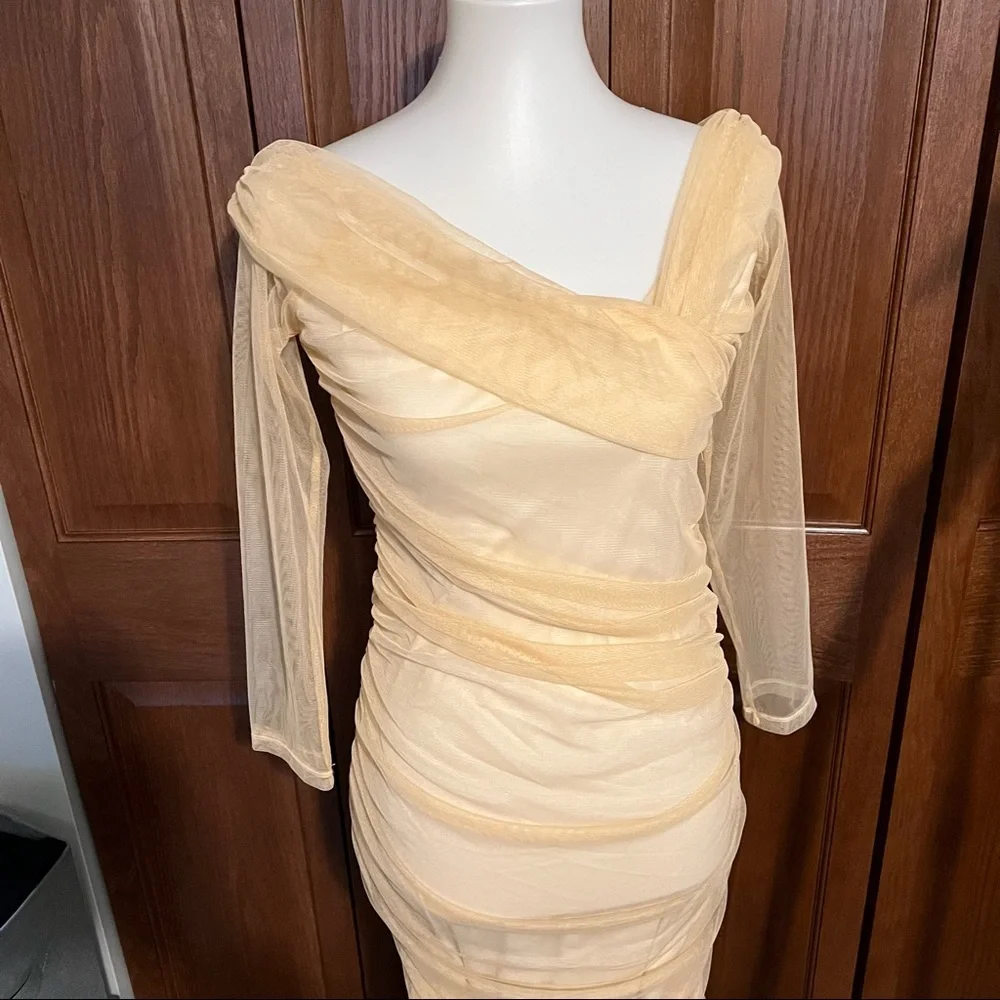 Beautiful Ruched Dress 👗 - Picture 8 of 8